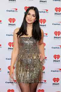 Trends Celebs Want to Ditch in 2024 From Low-Rise Jeans to Boyfriends Who Are Uglier Than You 594